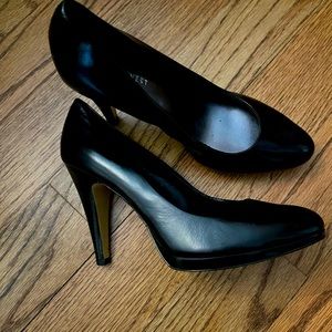 Nine West Black leather pumps